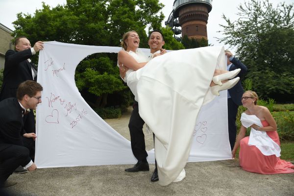 Braut wird aus Herz getragen  Schlo� Styrum